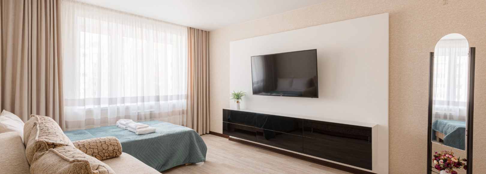 Фотография квартиры Просторная 2-к квартира в центре с 6 сп. местами от RentAp