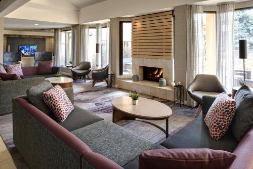 Фотография гостиницы Sonesta Select Milwaukee Brookfield