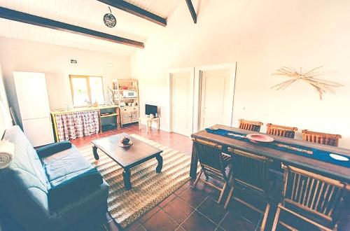 Фотография гостевого дома 2 bedrooms house with shared pool furnished garden and wifi at Canamero