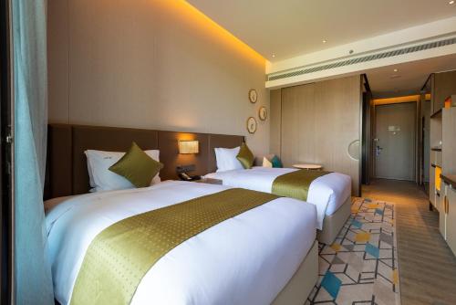Фотографии гостиницы 
            Holiday Inn Resort Maoshan Hot-Spring, an IHG Hotel