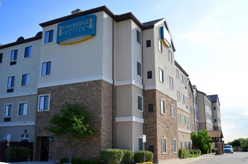 Фотография гостиницы Staybridge Suites San Antonio Sea World, an IHG Hotel