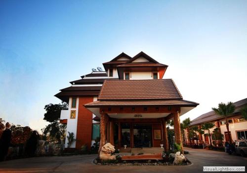 Фотография гостиницы Chaophayathara Riverside Hotel