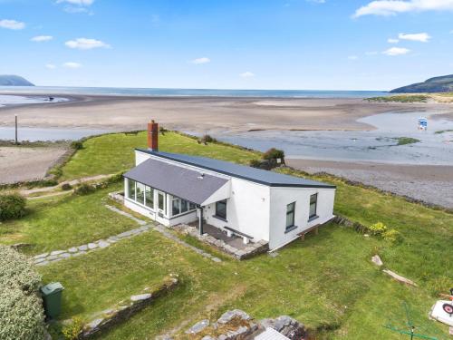 Фотография гостевого дома Camelot on the Parrog