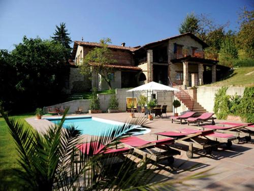 Фотографии гостевого дома 
            Luxurious Villa in Bastia MondovÃ¬ with Swimming Pool