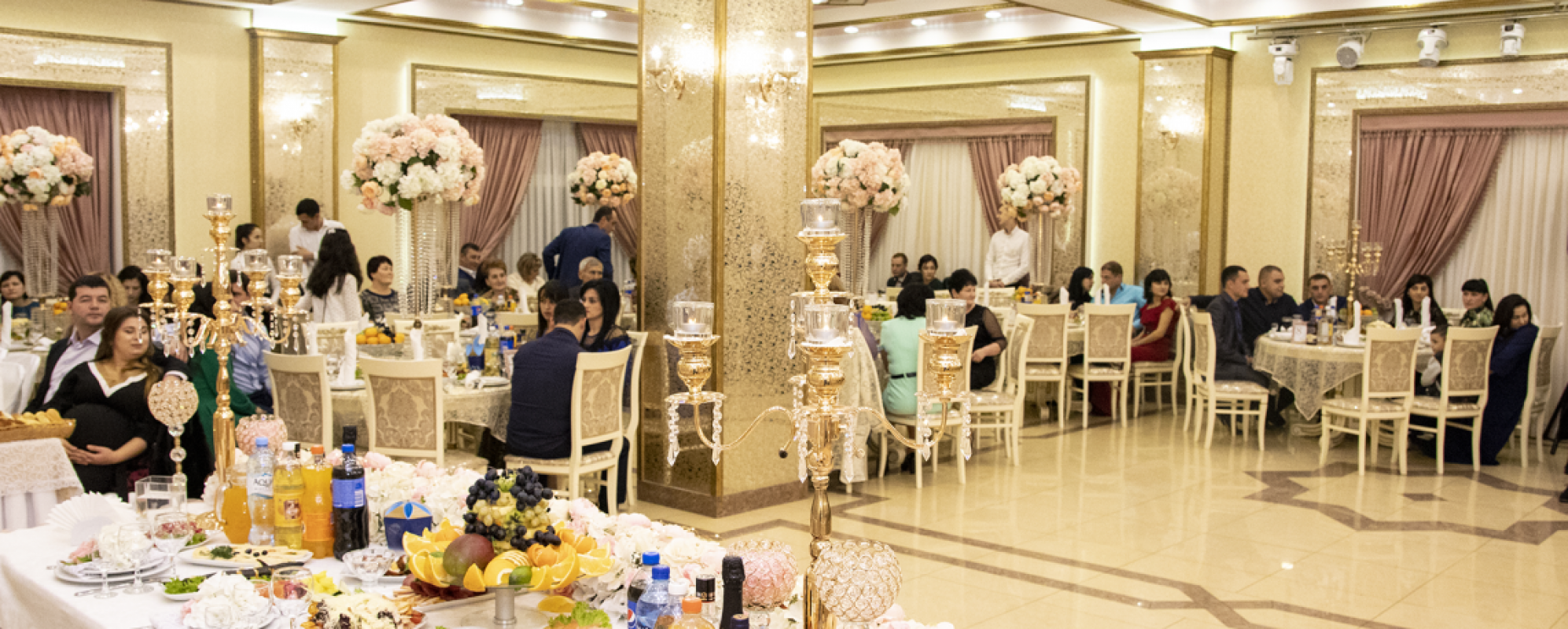 Фотографии банкетного зала
Золотой зал