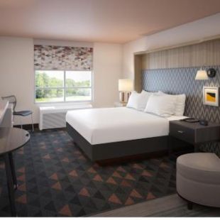 Фотография гостиницы Holiday Inn & Suites - Pigeon Forge Convention Center, an IHG Hotel