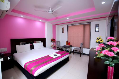Фотография гостиницы Hotel Raj Villa - 5 minutes walk from new Delhi Railway station The 5 STAR AMBIENCE NEW BUILT