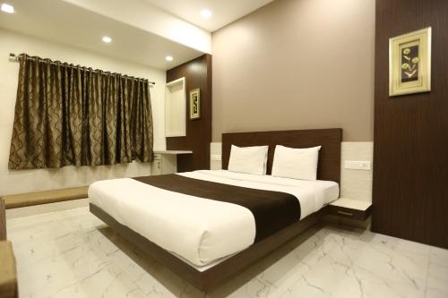 Фотография гостиницы Hotel Madhuri Executive