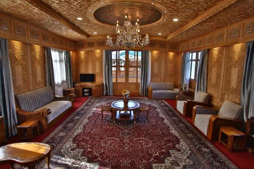 Фотографии мини отеля
Mascot Houseboats