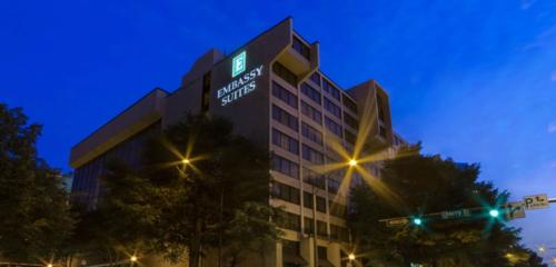 Фотография гостиницы Embassy Suites Winston-Salem