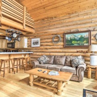 Фотография гостевого дома Rustic Jackson Hole Abode with Snow King Views!