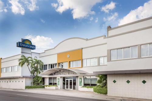 Фотография гостиницы Days Inn by Wyndham Miami Airport North