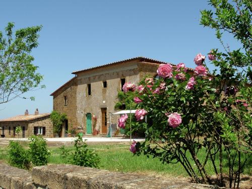Фотография гостевого дома Farmhouse in Sorano with Swimming Pool, Terrace, Barbecue