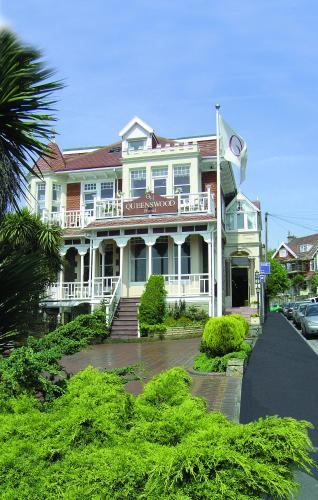 Фотография гостиницы Queenswood Hotel