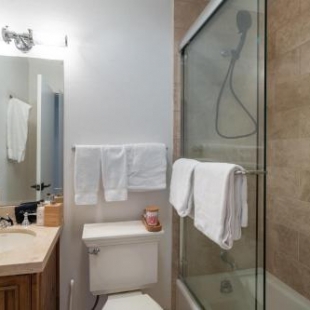 Фотография гостевого дома Colorado Ave East 101 - Ski Loft House