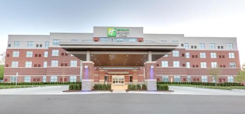 Фотография гостиницы Holiday Inn Express & Suites Plymouth - Ann Arbor Area, an IHG Hotel