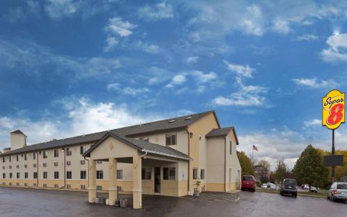 Фотография гостиницы Super 8 by Wyndham Rockford