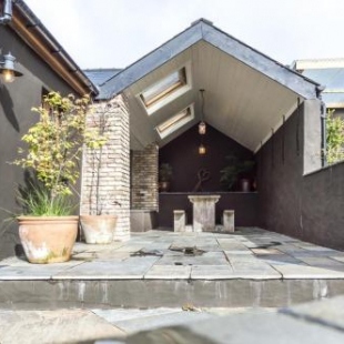 Фотография гостевого дома Foxglove - Luxurious Barn Conversion - Blossom Farm