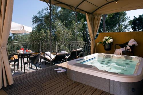 Фотография гостиницы Bastide Saint Antoine - Relais & Châteaux