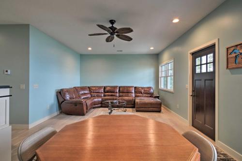 Фотографии гостевого дома
Lakefront Cadillac Home with Dock - Mins to Hiking