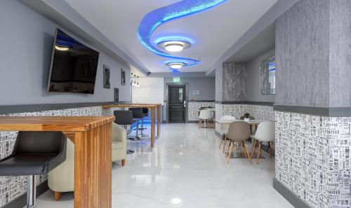 Фотографии гостиницы
The Stanley Hotel