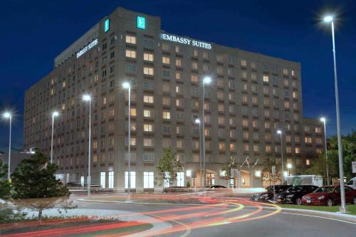 Фотография гостиницы Embassy Suites Boston at Logan Airport