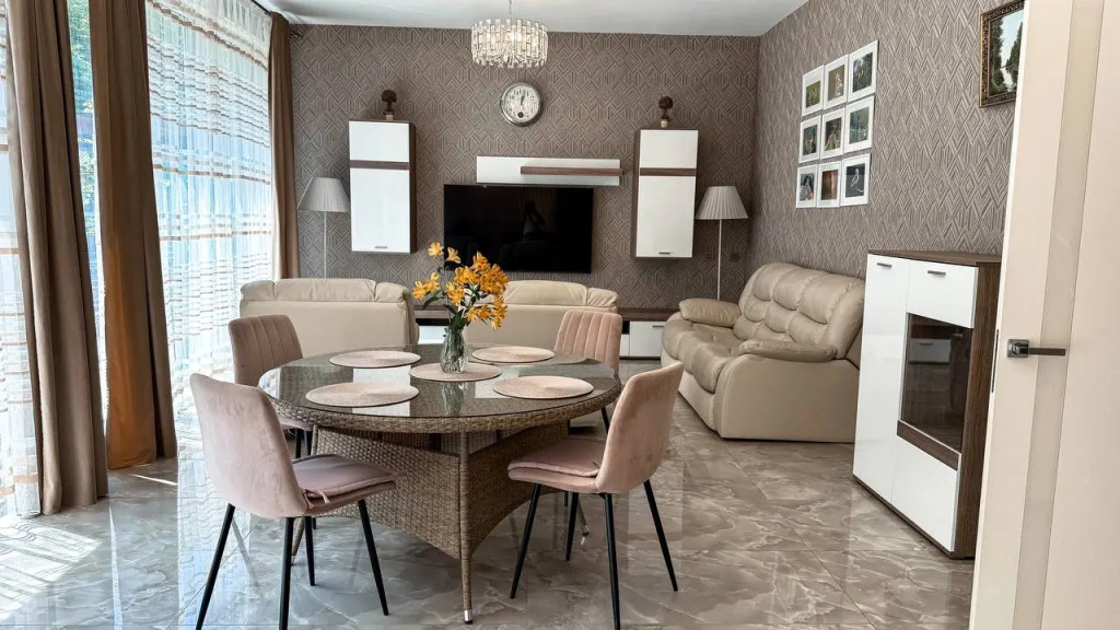 Фотография Коттеджа Частный Дом у Леса с Бассейном