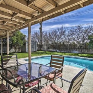 Фотография гостевого дома Indio Home with Heated Pool - 5 Mins to Coachella!