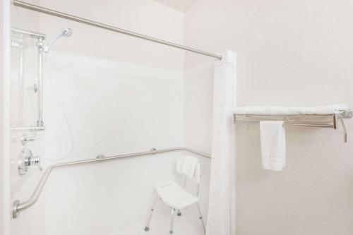 Фотография мотеля Super 8 by Wyndham Holton