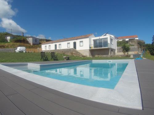 Фотография гостевого дома Casas do Forneiro O Horizonte Casa familiar com piscina e vista sublime