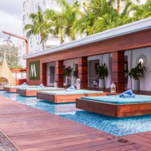 Фотографии гостиницы 
            Marseilles Beachfront Hotel