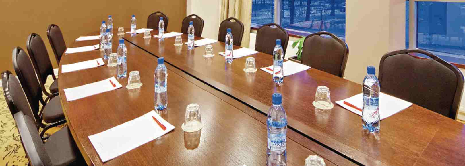 Фотография комнаты для переговоров Токио