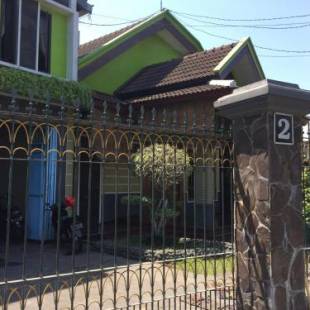 Фотографии гостиницы 
            Vaccinated Staff - OYO 1639 Penginapan Anggrek Syariah 1