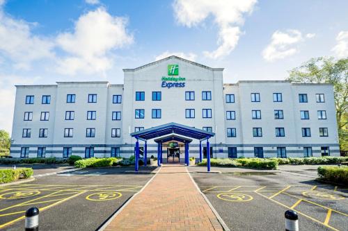 Фотография гостиницы Holiday Inn Express Poole, an IHG Hotel