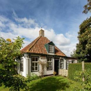 Фотографии гостевого дома 
            Fairytale Cottage in Nes Friesland with garden and terrace