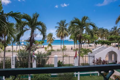 Фотографии гостиницы 
            Sandcastles Beach Resort