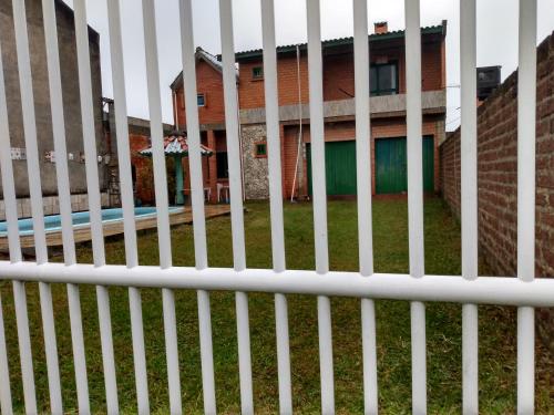 Фотография гостевого дома CASA BEIRA MAR ACOMODA 15 PESSOAS COM PISCINA