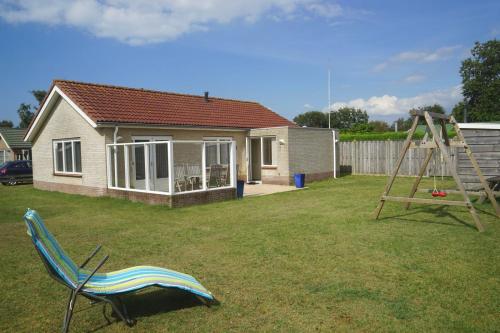 Фотография гостевого дома Bungalow Pinusoord 3 - Ouddorp near the beach with big garden