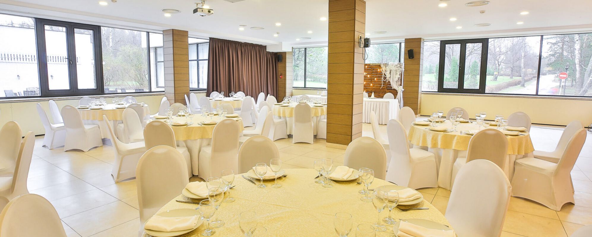 Фотографии банкетного зала Нева