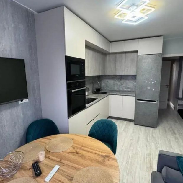 Фотографии квартиры 
            RentMe 24 (РентМи) на бульваре Солнечный 19