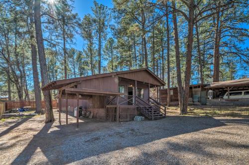 Фотографии гостевого дома
Ruidoso Cabin - Walk to Midtown Dining and Shops!