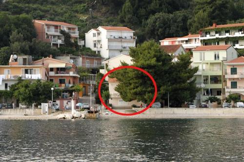 Фотография гостевого дома Apartments by the sea Podgora, Makarska - 2657