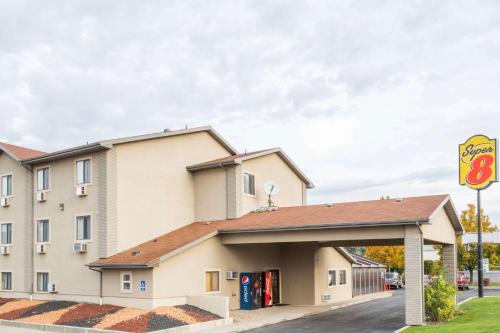 Фотография гостиницы Super 8 by Wyndham Logan