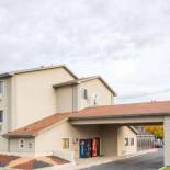 Фотография гостиницы Super 8 by Wyndham Logan