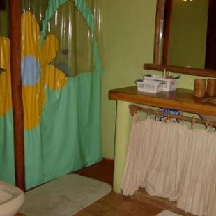 Фотографии гостевого дома
Charmoso bangalô balinês pé na areia Outeiro das Brisas