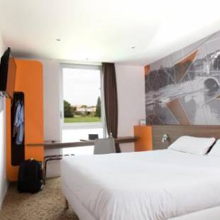 Фотографии гостиницы 
            Brit Hotel Toulouse Colomiers – L’Esplanade