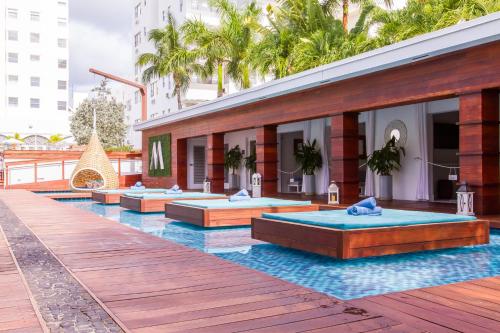 Фотография гостиницы Marseilles Beachfront Hotel