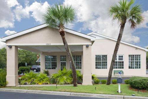 Фотография гостиницы SureStay Hotel by Best Western North Myrtle Beach