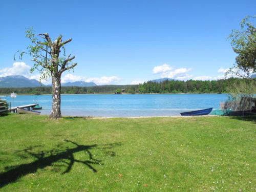 Фотография гостевого дома Holiday Home Seehaus Blue Faak