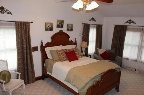 Фотография мини отеля Live Oak B&B